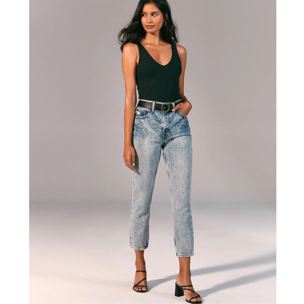 A&F Acid High Rise Mom Jeans - Picture 15 of 15